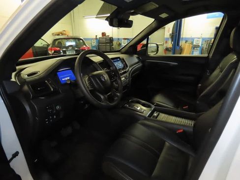 Certified 2023 Honda Passport TrailSport image 2