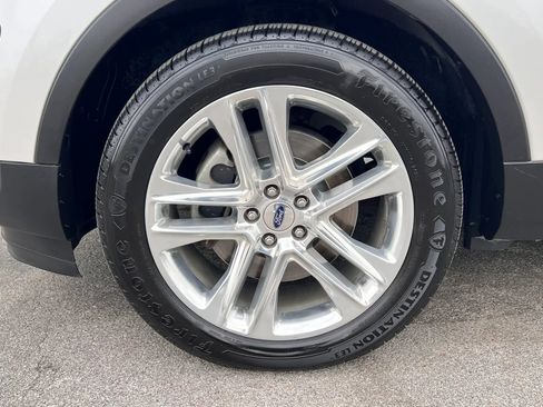 Used 2017 Ford Explorer XLT w/ Equipment Group 202A image 9