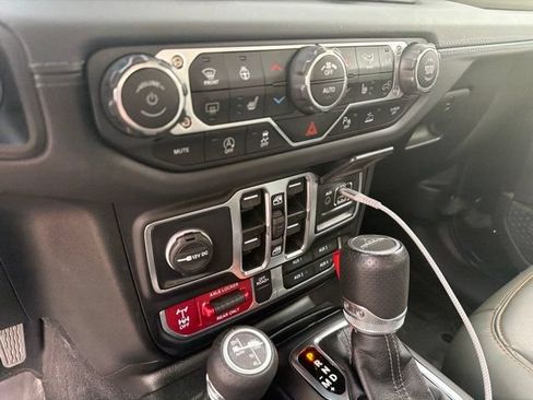 Used 2025 Jeep Gladiator Mojave AWD/4WD image 15