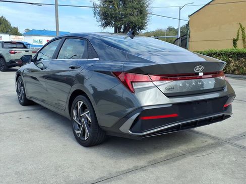 Used 2025 Hyundai Elantra SEL image 40
