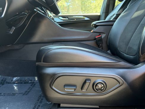 Used 2022 Jeep Grand Cherokee Altitude AWD/4WD image 15