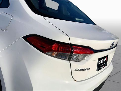 Used 2025 Toyota Corolla LE FWD image 28