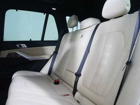 Used 2022 BMW X5 sDrive40i w/ Executive Package image 14