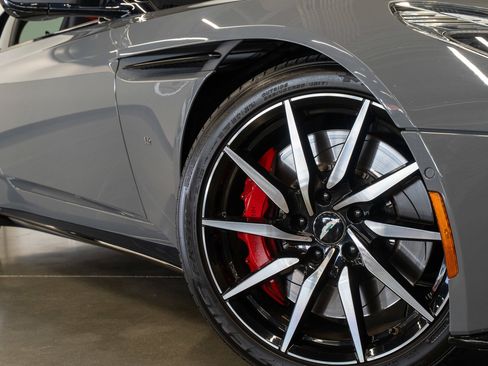 Used 2018 Aston Martin DB11 V12 RWD image 34