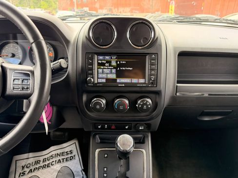 Used 2016 Jeep Patriot High Altitude AWD/4WD image 11