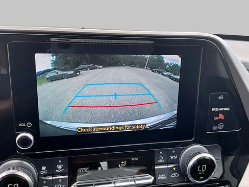 Used 2023 Toyota Highlander LE FWD image 26