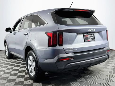Used 2023 Kia Sorento LX AWD/4WD image 5