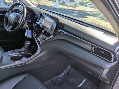 Used 2023 Toyota Camry SE image 6