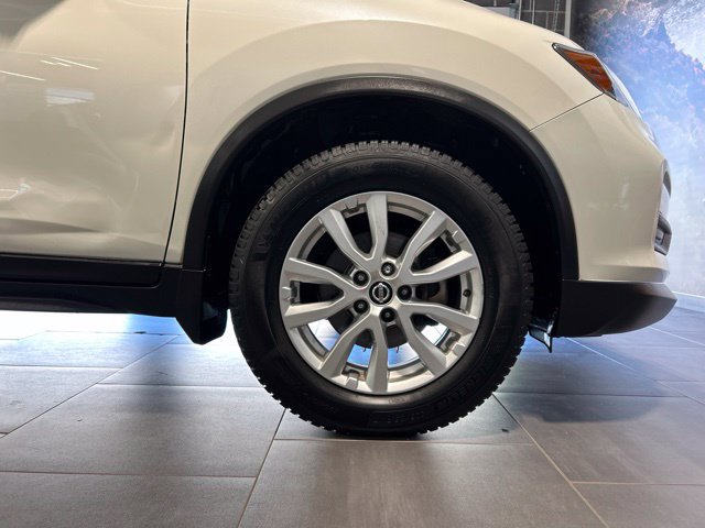 Used 2017 Nissan Rogue SV w/ SV Premium Package AWD/4WD image 44