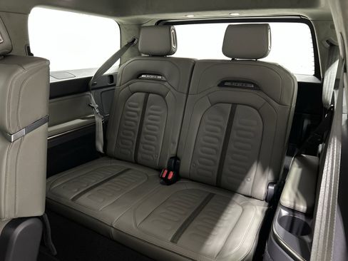 Used 2023 Rivian R1S Adventure AWD/4WD image 22