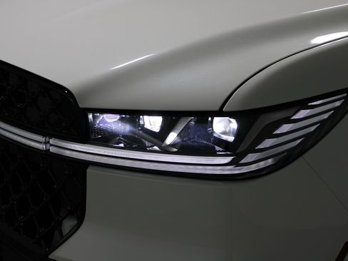 New 2026 Lincoln Navigator Reserve image 21