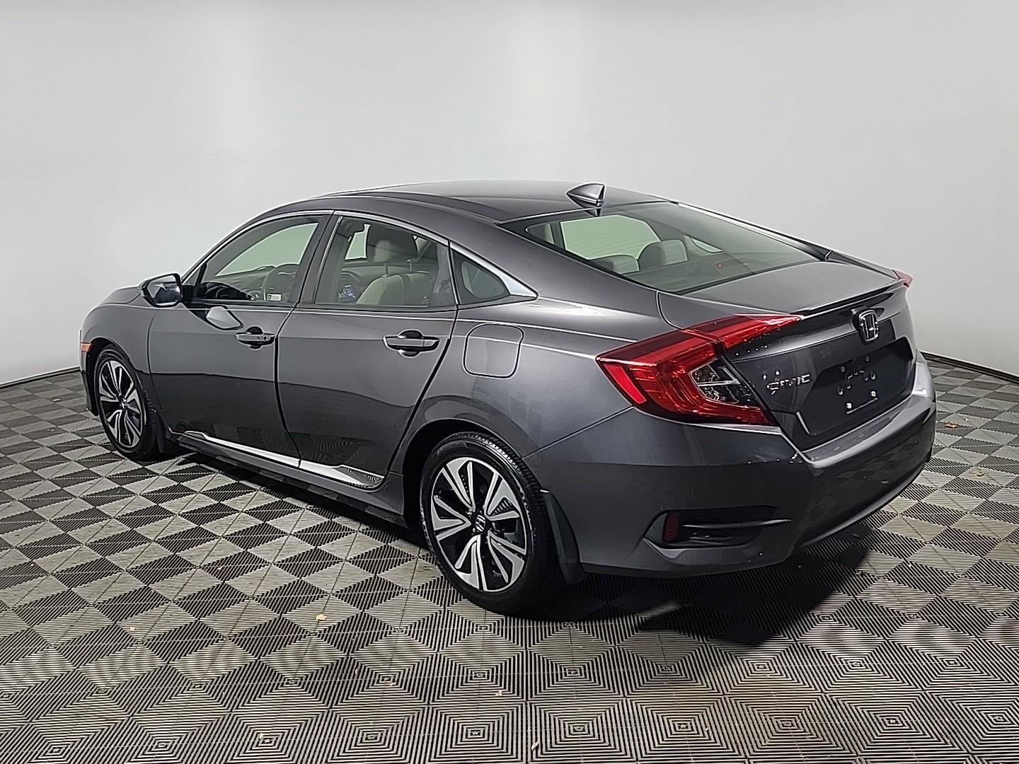 Certified 2018 Honda Civic EX-T image 9