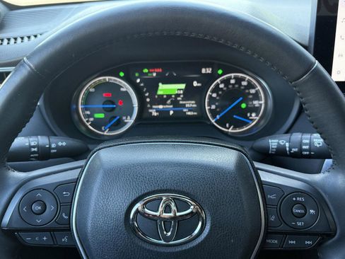 Certified 2024 Toyota Venza XLE AWD/4WD image 17