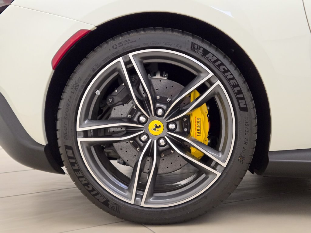 Used 2024 Ferrari Roma Spider RWD image 7