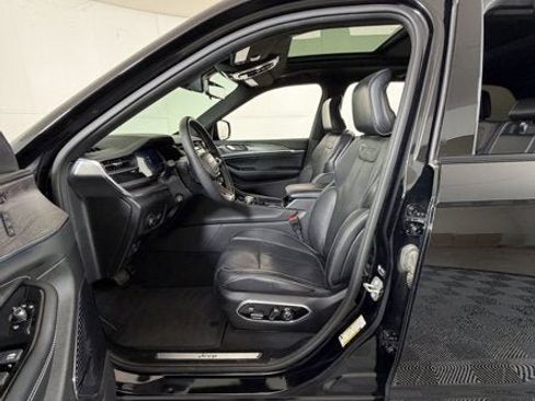 Used 2023 Jeep Grand Cherokee Overland w/ Adv Protech Group III image 9