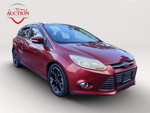 Used 2014 Ford Focus SE w/ Equipment Group 201A FWD image 3