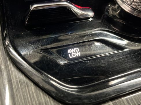 Used 2022 Jeep Wagoneer Series III AWD/4WD image 32