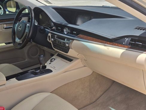 Used 2015 Lexus ES 350 w/ Premium Package FWD image 30