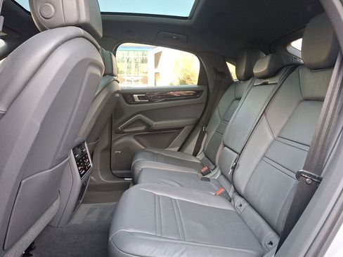 Used 2020 Porsche Cayenne S image 20