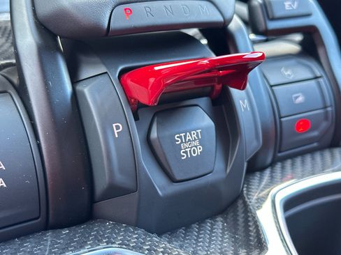 Used 2025 Lamborghini Urus SE image 26