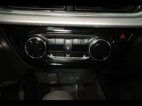 Used 2025 Chevrolet Trax LT w/ Driver Confidence Package image 11