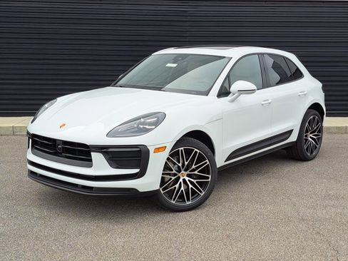 Used 2026 Porsche Macan AWD/4WD image 1