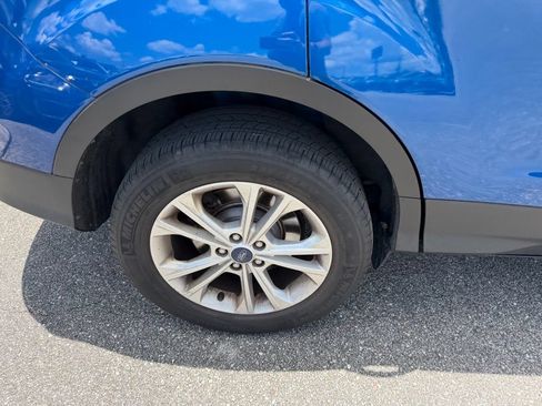 Used 2017 Ford Escape SE w/ Equipment Group 201A AWD/4WD image 5