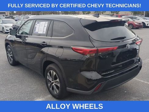 Used 2023 Toyota Highlander XLE image 9