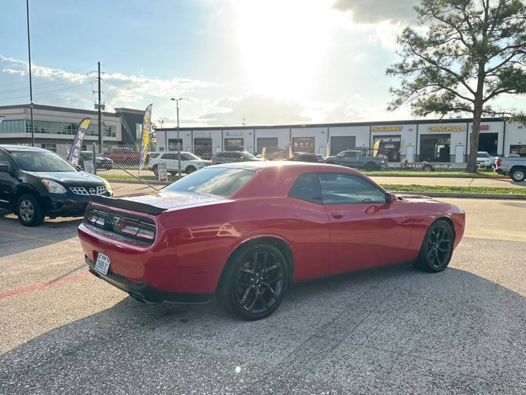 Used 2017 Dodge Challenger R/T Scat Pack w/ Leather Interior Group RWD image 11