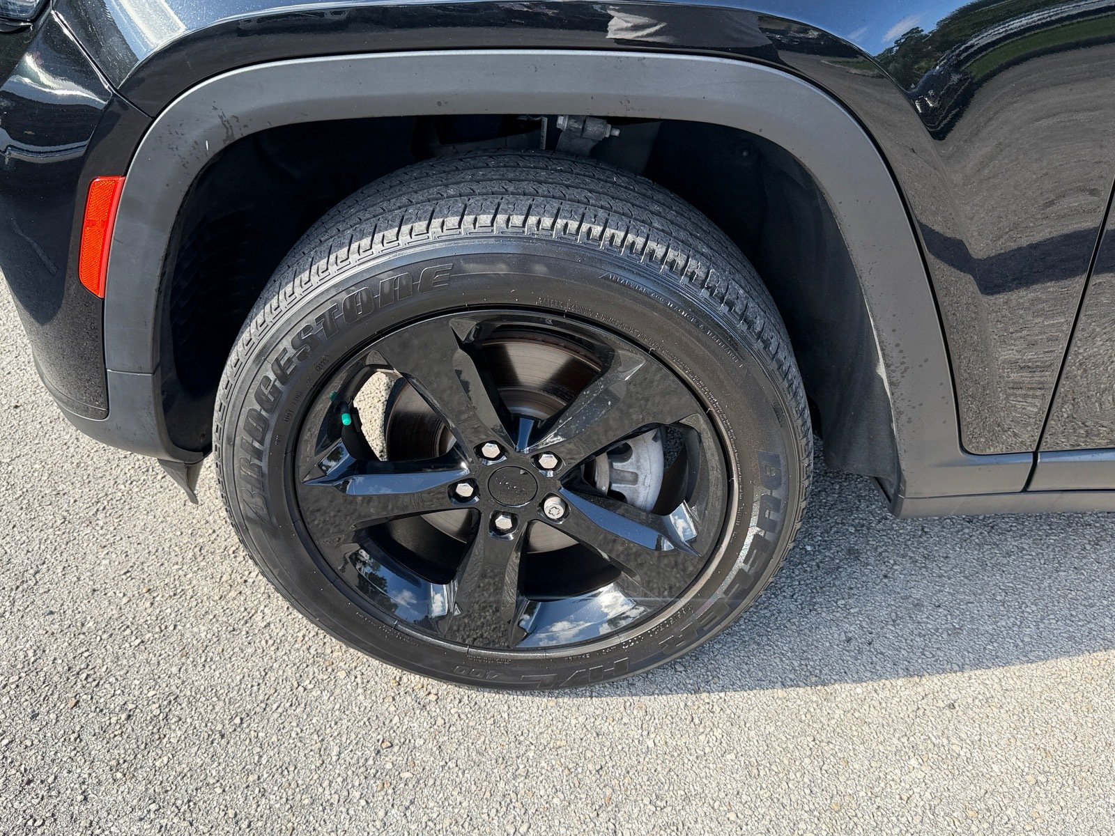 Used 2023 Jeep Grand Cherokee L Laredo RWD image 22