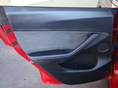 Used 2023 Tesla Model Y Performance image 16