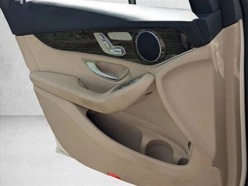 Used 2022 Mercedes-Benz GLC 300 image 7