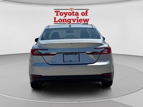Used 2025 Toyota Camry LE FWD image 5