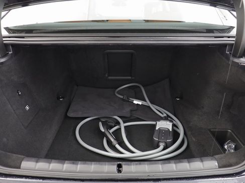 Certified 2025 BMW 750e xDrive w/ Executive Package image 18