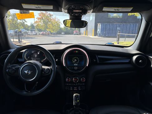 Used 2021 MINI Cooper 4-Door Hardtop w/ 6.5" Touchscreen Package FWD image 21