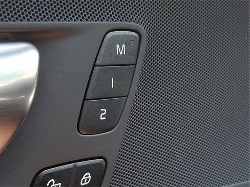 Certified 2025 Volvo XC60 B5 Plus image 25