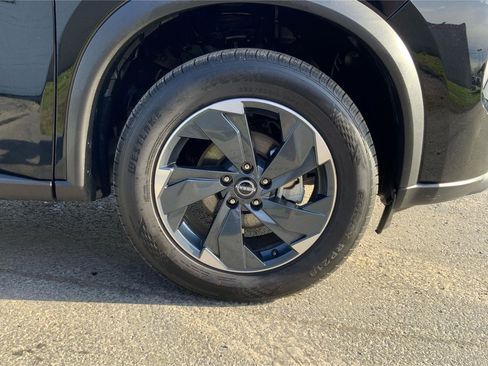 Used 2025 Nissan Rogue SV image 25