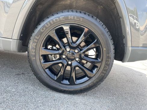 Certified 2022 Jeep Grand Cherokee Laredo X AWD/4WD image 10