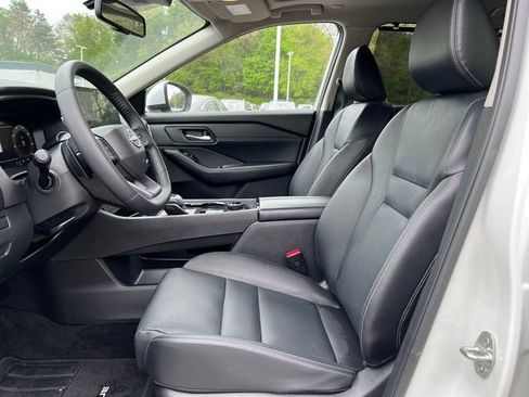 Used 2025 Nissan Rogue SL w/ Tech Package AWD/4WD image 4
