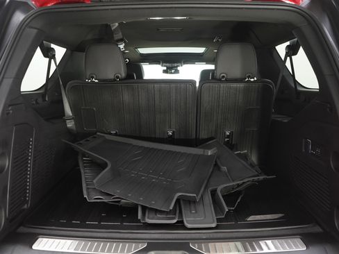 Used 2025 GMC Yukon XL Denali w/ Sun & Power Step Package AWD/4WD image 9