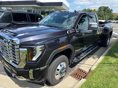 Used 2025 GMC Sierra 3500 Denali w/ Denali Reserve Package AWD/4WD image 1
