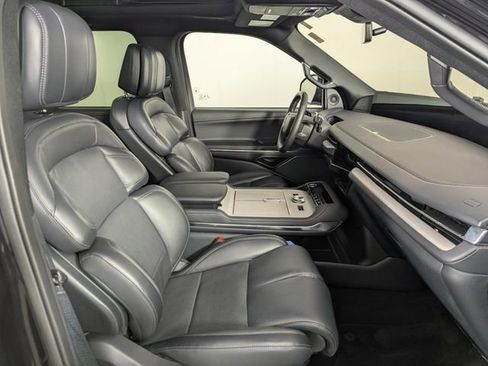 Used 2025 Lincoln Navigator Reserve w/ Jet Appearance Package image 31