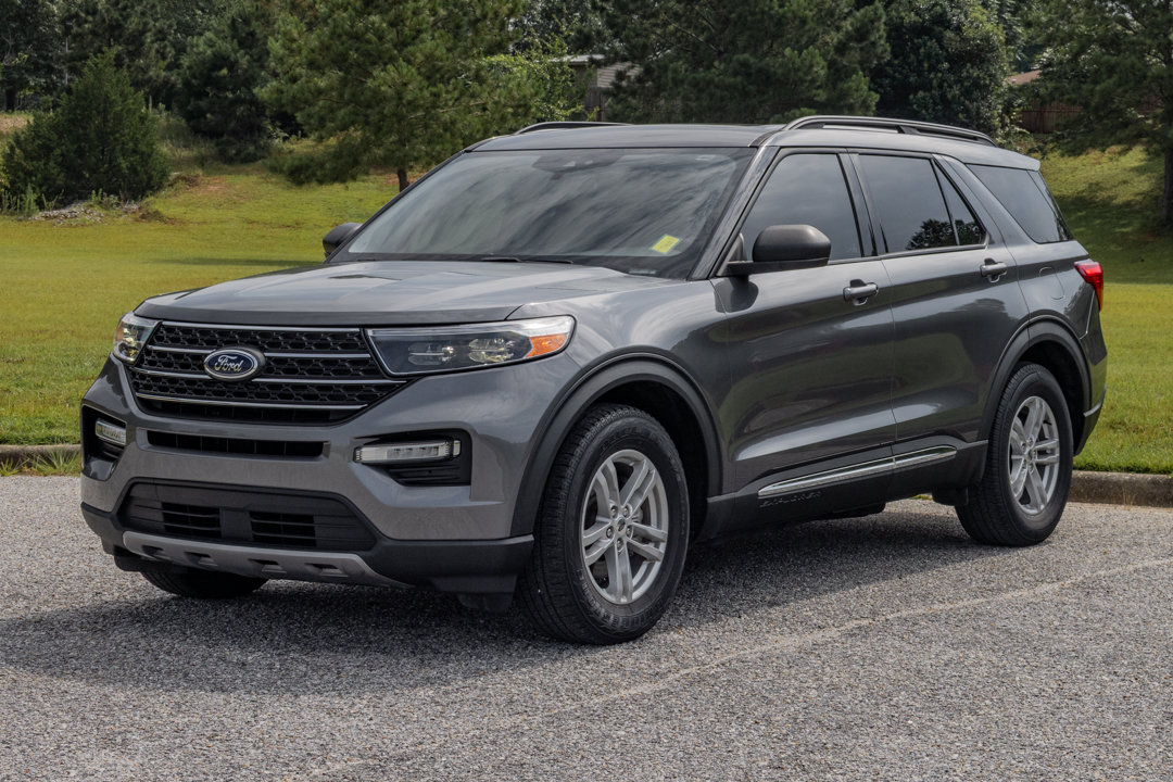 Used 2022 Ford Explorer XLT w/ Equipment Group 202A RWD image 3