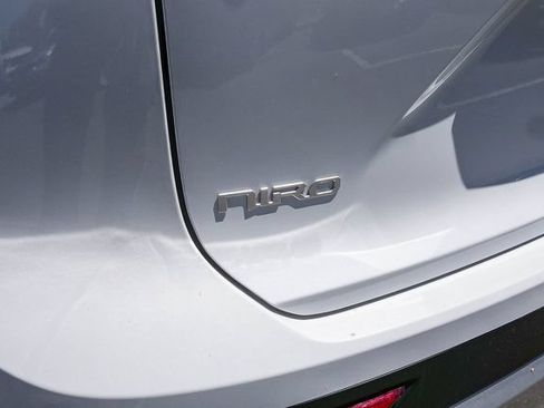 Certified 2025 Kia Niro EX FWD image 12