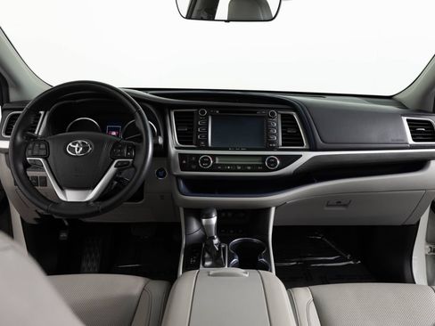 Used 2019 Toyota Highlander Limited Platinum AWD/4WD image 40