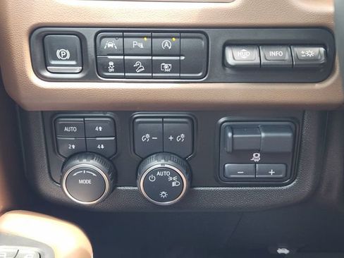Used 2024 Chevrolet Suburban High Country w/ Premium Package AWD/4WD image 24