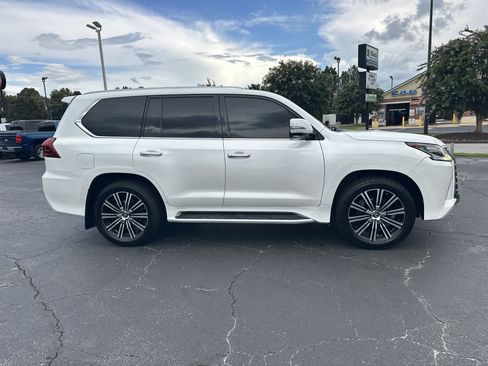 Used 2018 Lexus LX 570 4WD w/ Luxury Package image 9