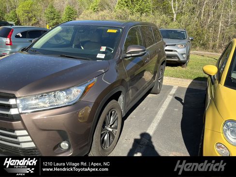 Used 2019 Toyota Highlander Plus image 1