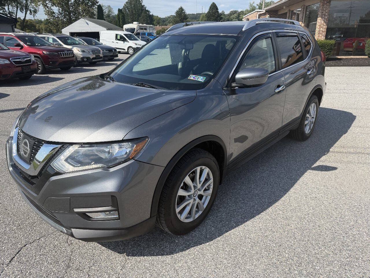Used 2017 Nissan Rogue SV AWD/4WD image 16