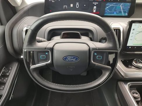 Used 2025 Ford Expedition Platinum AWD/4WD image 11